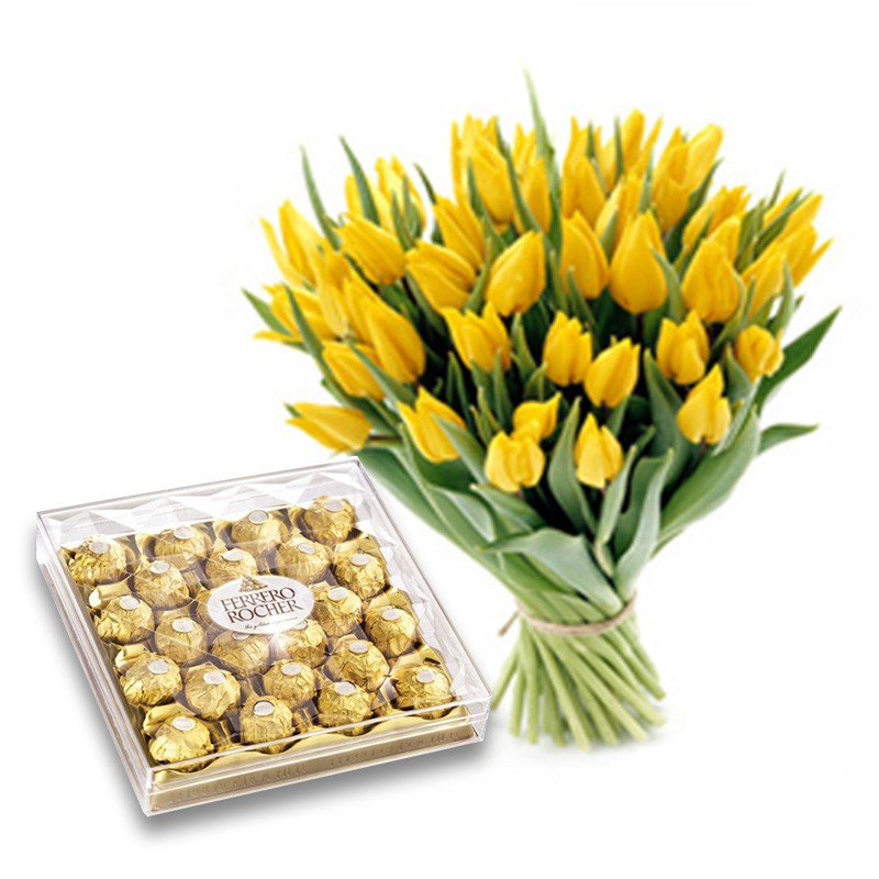 Żółte tulipany oraz czekoladki, które kupić można w naszej kwiaciarni.