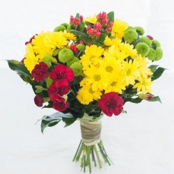 Bukiet kolorowych kwiatów, które dostarcza nasza kwiaciarnia internetowa.