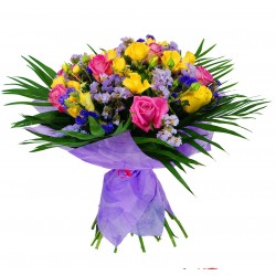 Kwiaciarnia internetowa Kwiatkarnia poleca bukiet mieszany w kolorach żółtym i różowym.